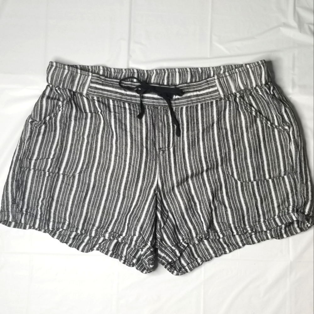 Lane Bryant Vertical Striped Shorts - Picture 1 of 3
